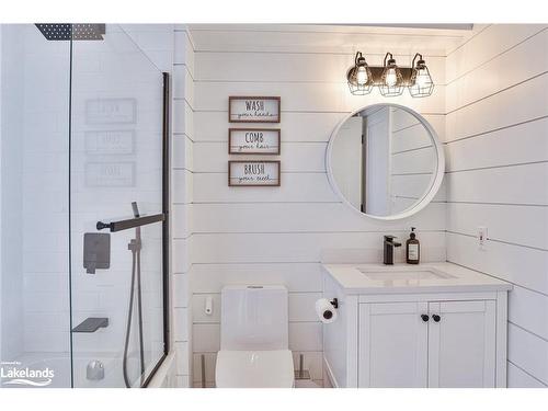 4 Turner Drive, Huntsville, ON - Indoor Photo Showing Bathroom