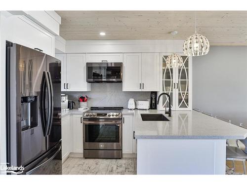 4 Turner Drive, Huntsville, ON - Indoor Photo Showing Kitchen With Upgraded Kitchen