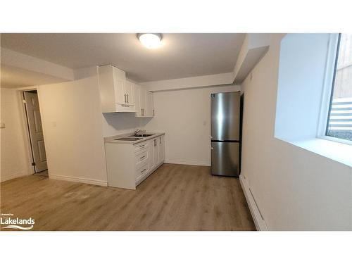 A14-280 River Road E, Wasaga Beach, ON - Indoor Photo Showing Kitchen