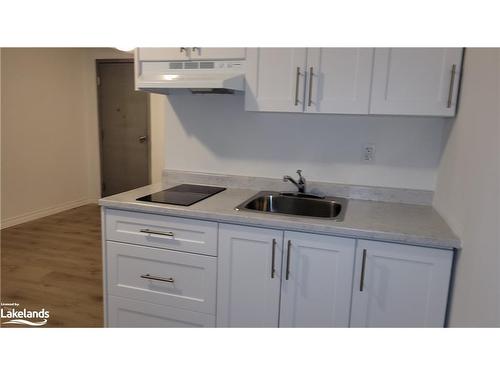 A14-280 River Road E, Wasaga Beach, ON - Indoor Photo Showing Kitchen