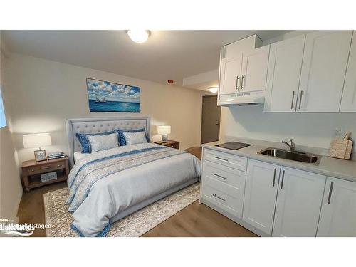 A14-280 River Road E, Wasaga Beach, ON - Indoor Photo Showing Bedroom