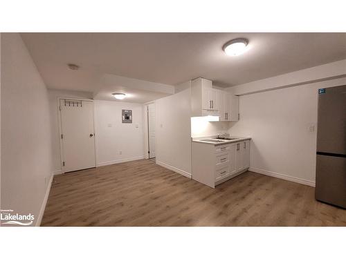 A14-280 River Road E, Wasaga Beach, ON - Indoor Photo Showing Kitchen