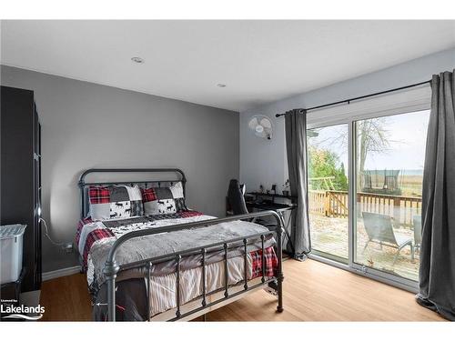 3772 Harry'S Lane, Ramara, ON - Indoor Photo Showing Bedroom