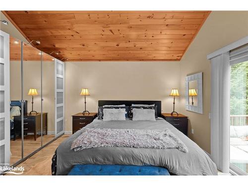 3772 Harry'S Lane, Ramara, ON - Indoor Photo Showing Bedroom