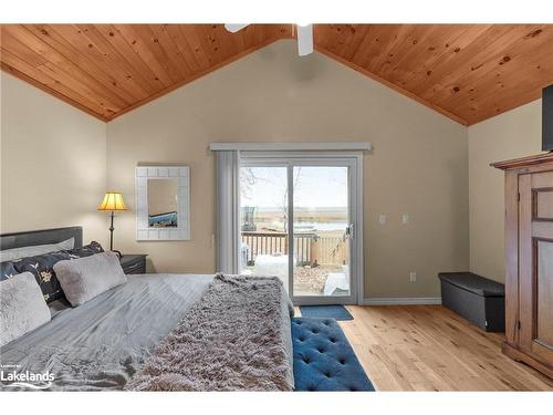 3772 Harry'S Lane, Ramara, ON - Indoor Photo Showing Bedroom