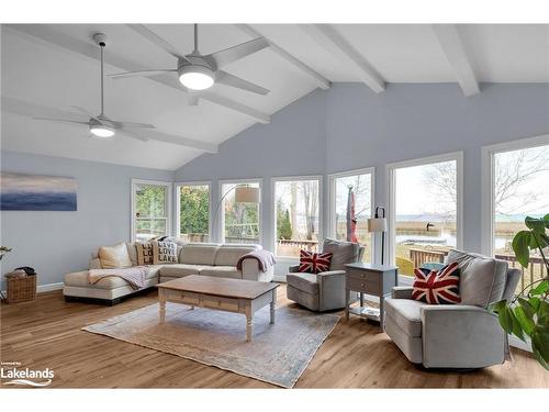 3772 Harry'S Lane, Ramara, ON - Indoor Photo Showing Living Room