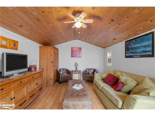 3772 Harry'S Lane, Ramara, ON - Indoor Photo Showing Living Room