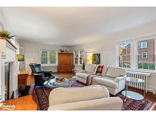 476 2Nd Avenue W, Owen Sound, ON - Indoor Photo Showing Living Room