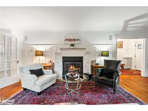 476 2Nd Avenue W, Owen Sound, ON - Indoor Photo Showing Living Room With Fireplace