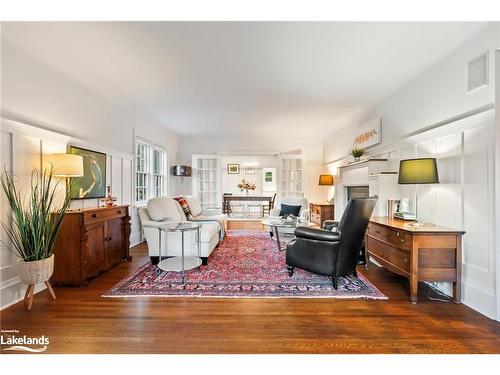 476 2Nd Avenue W, Owen Sound, ON - Indoor Photo Showing Living Room