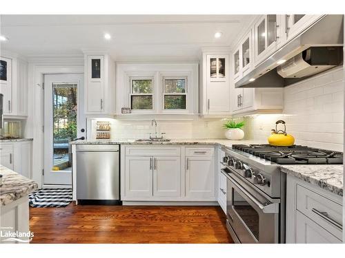 476 2Nd Avenue W, Owen Sound, ON - Indoor Photo Showing Kitchen With Upgraded Kitchen