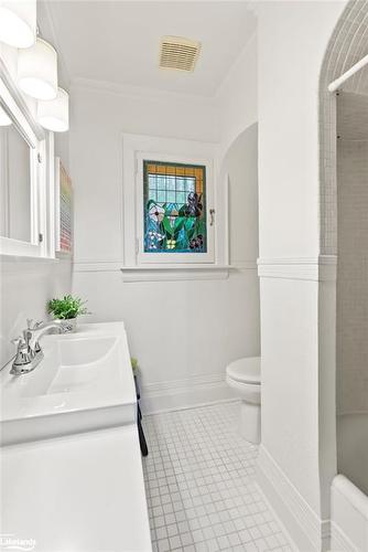 476 2Nd Avenue W, Owen Sound, ON - Indoor Photo Showing Bathroom