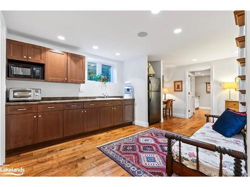 476 2Nd Avenue W, Owen Sound, ON - Indoor Photo Showing Kitchen