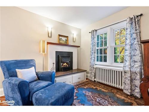 476 2Nd Avenue W, Owen Sound, ON - Indoor Photo Showing Living Room With Fireplace