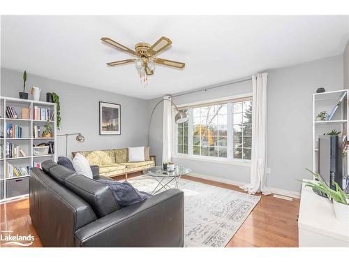 9 Crestview Drive, Huntsville, ON - Indoor Photo Showing Living Room