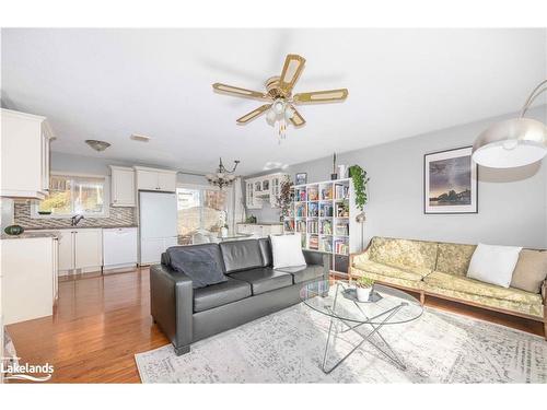 9 Crestview Drive, Huntsville, ON - Indoor Photo Showing Living Room