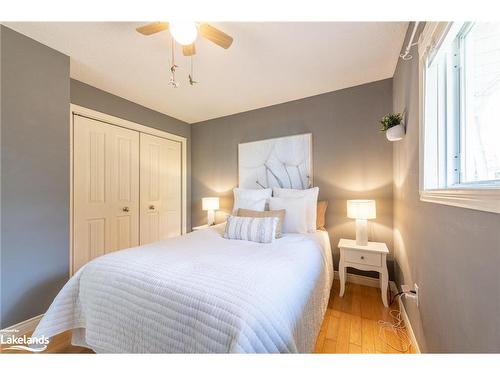 9 Crestview Drive, Huntsville, ON - Indoor Photo Showing Bedroom