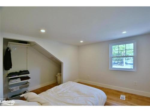 85 Glenwood Drive, Wasaga Beach, ON - Indoor Photo Showing Bedroom