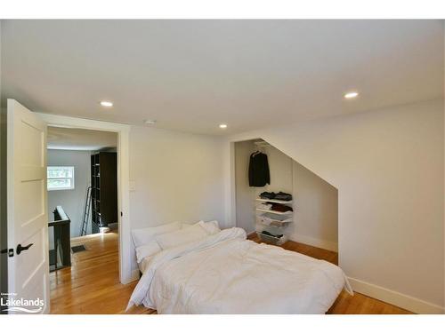 85 Glenwood Drive, Wasaga Beach, ON - Indoor Photo Showing Bedroom