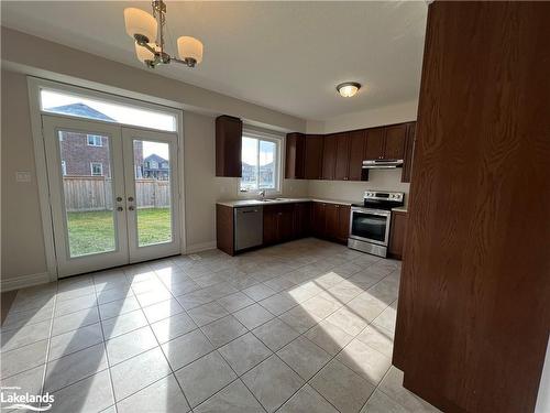 34 Gilpin Crescent, Collingwood, ON - Indoor Photo Showing Kitchen