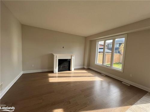 34 Gilpin Crescent, Collingwood, ON - Indoor Photo Showing Living Room With Fireplace