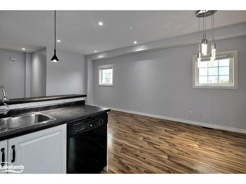 12-24 Albery Court, Meaford, ON - Indoor Photo Showing Kitchen