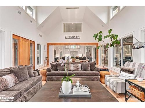 15 Northwood Drive, Clearview, ON - Indoor Photo Showing Living Room