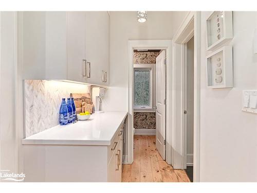 15 Northwood Drive, Clearview, ON - Indoor Photo Showing Kitchen