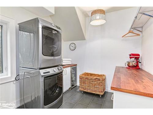 15 Northwood Drive, Clearview, ON - Indoor Photo Showing Laundry Room