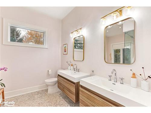 15 Northwood Drive, Clearview, ON - Indoor Photo Showing Bathroom