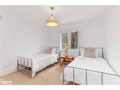 15 Northwood Drive, Clearview, ON - Indoor Photo Showing Bedroom