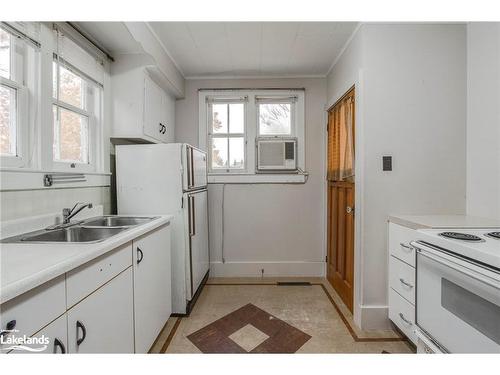 381 David Street E, Gravenhurst, ON - Indoor Photo Showing Kitchen With Double Sink