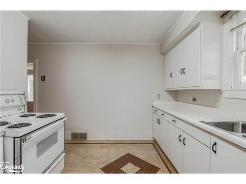 381 David Street E, Gravenhurst, ON - Indoor Photo Showing Kitchen