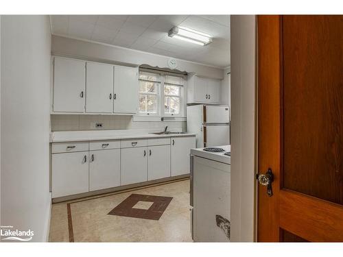 381 David Street E, Gravenhurst, ON - Indoor Photo Showing Kitchen With Double Sink