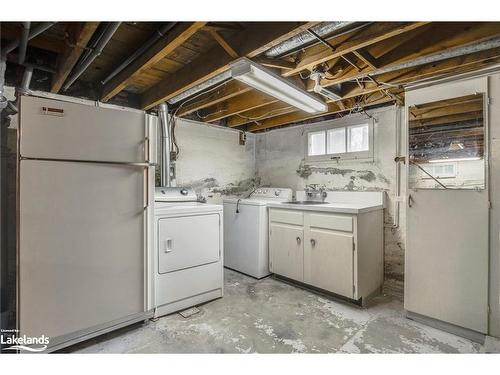 381 David Street E, Gravenhurst, ON - Indoor Photo Showing Laundry Room