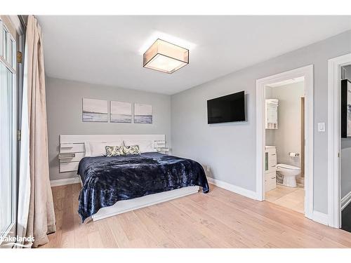 404-40 Trott Boulevard, Collingwood, ON - Indoor Photo Showing Bedroom