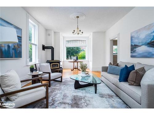 62 Bruce Street S, Thornbury, ON - Indoor Photo Showing Living Room