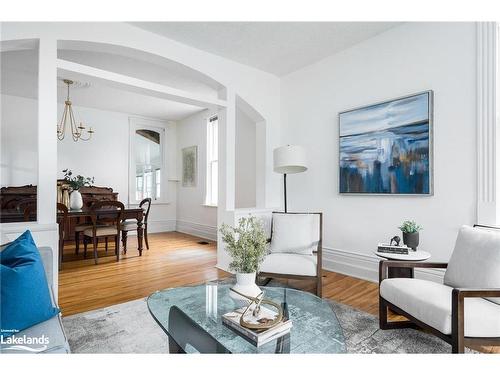 62 Bruce Street S, Thornbury, ON - Indoor Photo Showing Living Room