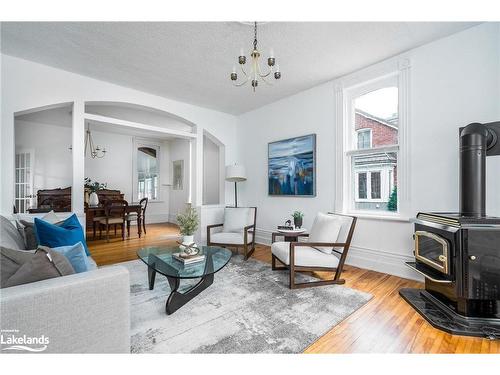 62 Bruce Street S, Thornbury, ON - Indoor Photo Showing Living Room