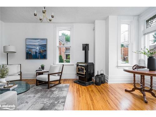 62 Bruce Street S, Thornbury, ON - Indoor Photo Showing Living Room