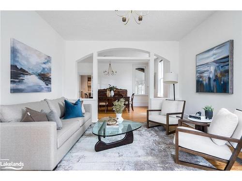 62 Bruce Street S, Thornbury, ON - Indoor Photo Showing Living Room