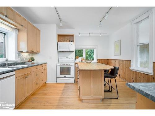 62 Bruce Street S, Thornbury, ON - Indoor Photo Showing Kitchen