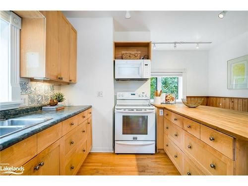 62 Bruce Street S, Thornbury, ON - Indoor Photo Showing Kitchen