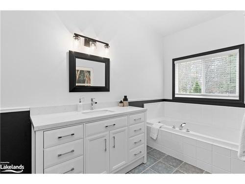 23 Kirbys Way, Huntsville, ON - Indoor Photo Showing Bathroom