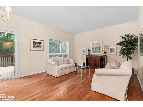 23 Kirbys Way, Huntsville, ON - Indoor Photo Showing Living Room