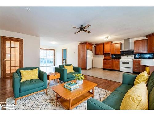 230 Elizabeth Street, Midland, ON - Indoor Photo Showing Living Room