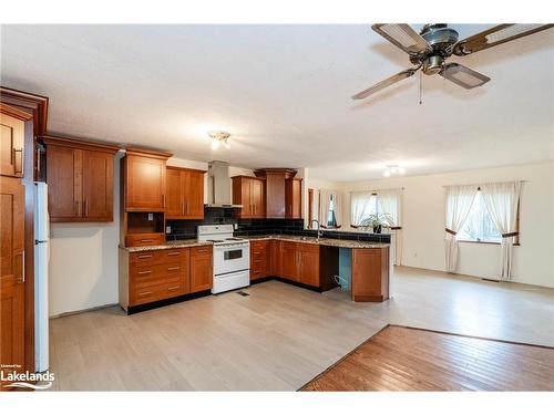 230 Elizabeth Street, Midland, ON - Indoor Photo Showing Kitchen