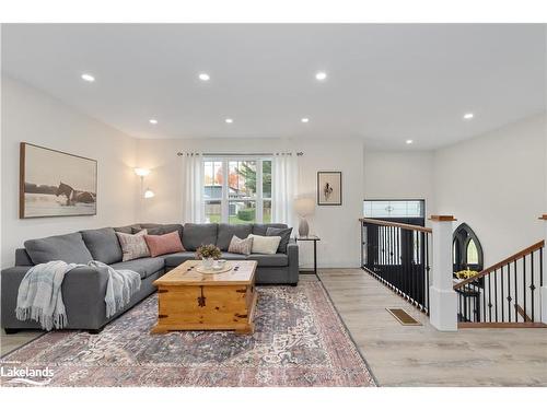 753 Fifth Avenue Avenue, Port Mcnicoll, ON - Indoor Photo Showing Living Room