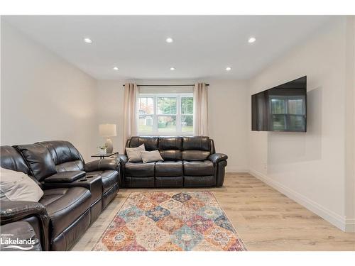 753 Fifth Avenue Avenue, Port Mcnicoll, ON - Indoor Photo Showing Living Room