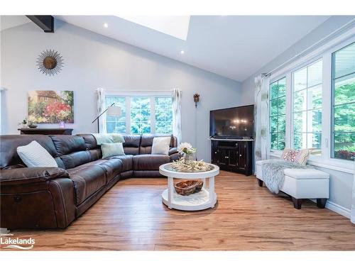 1240 Methodist Point Road, Tiny, ON - Indoor Photo Showing Living Room